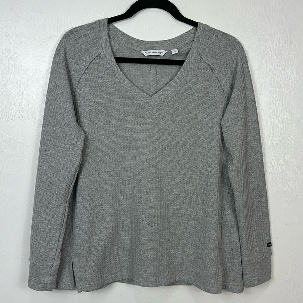 Calvin Klein Jeans Gray Waffle Knit V-neck Top Sweater Size M
